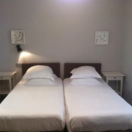 Residencia מלון דירות 3*