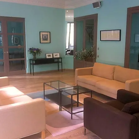 Residencia 3*